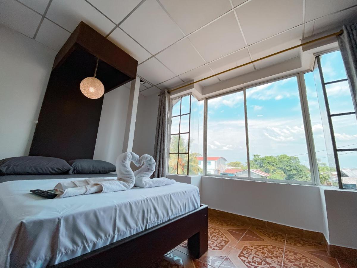 Hostal Casa Blanca Puerto Francisco de Orellana Kültér fotó